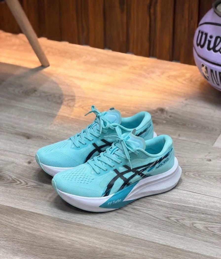ASICS CELESTE H